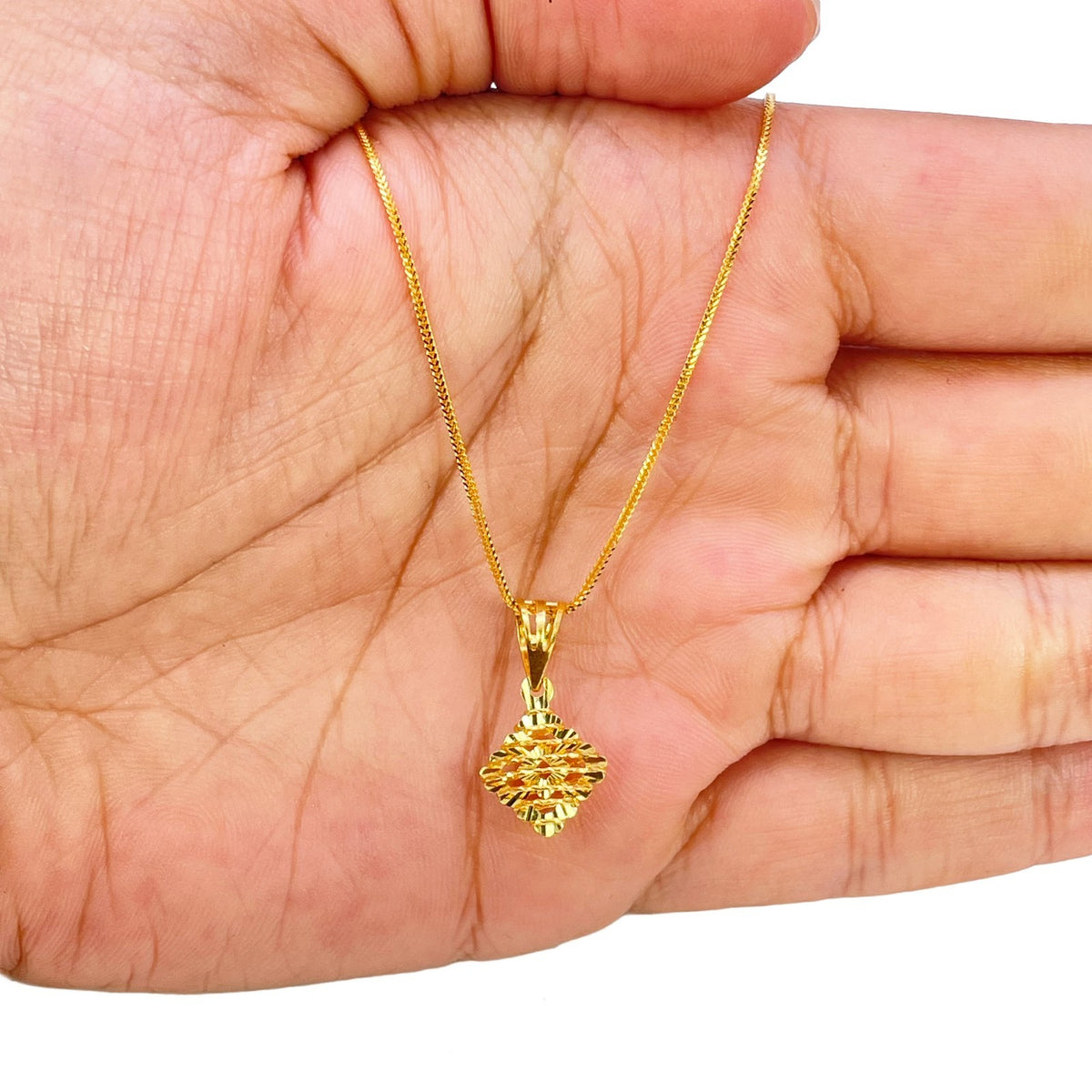 22ct Yellow Gold Diamond Cut Rhombus Mesh Open Cut Mini Pendant High Polish
