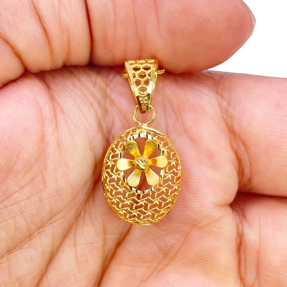 22ct Yellow Gold Honeycomb Mesh Oval Floral Daisy Centre Pendant High Polish