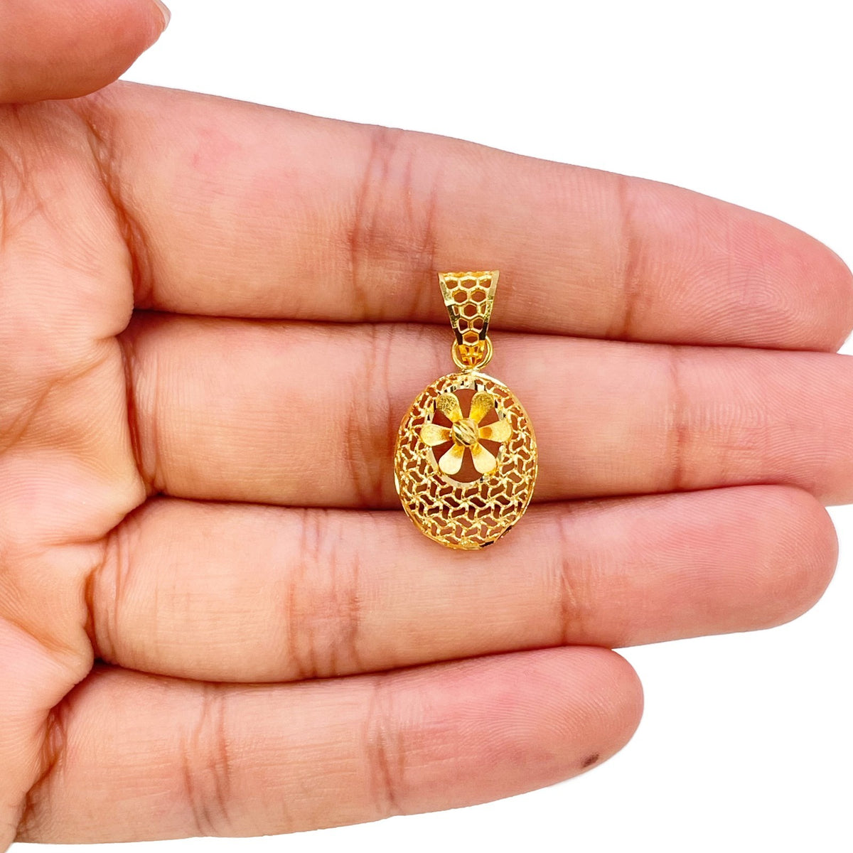 22ct Yellow Gold Honeycomb Mesh Oval Floral Daisy Centre Pendant High Polish