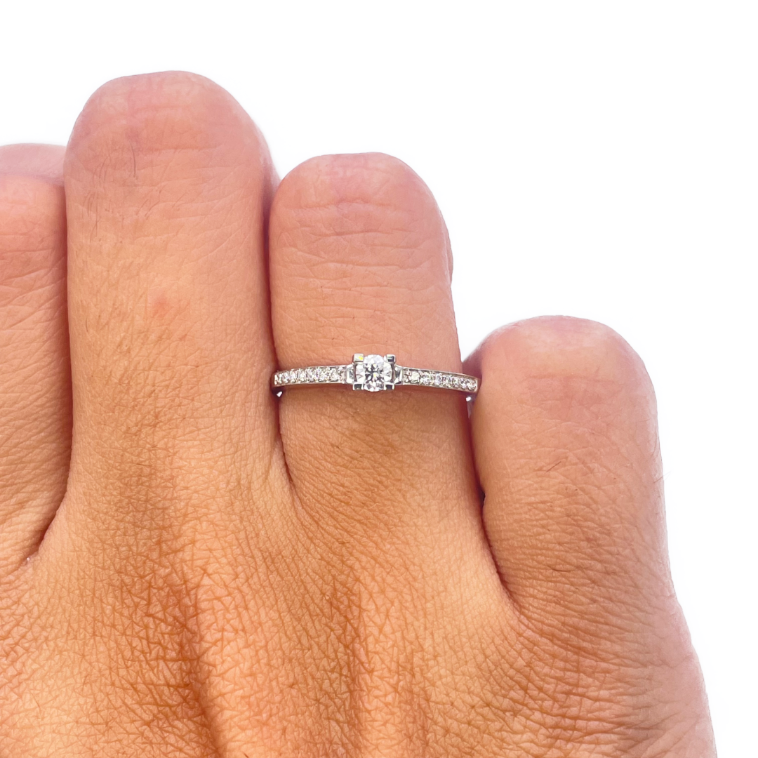 18ct White Gold Natural Diamond Solitaire Ring Pav Shoulders 0.15ct