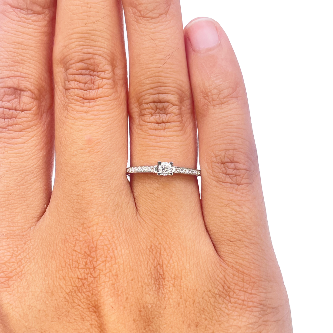 18ct White Gold Natural Diamond Solitaire Ring Pav Shoulders 0.15ct