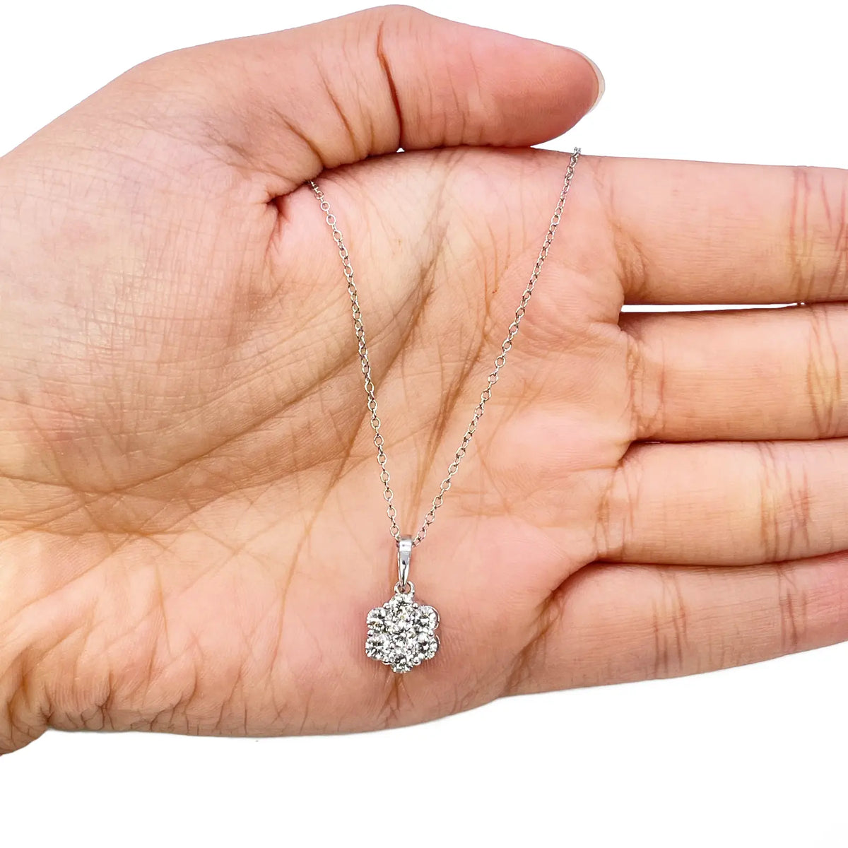 9ct White Gold & Natural Diamond Daisy Cluster Pendant Necklace 0.77cts 