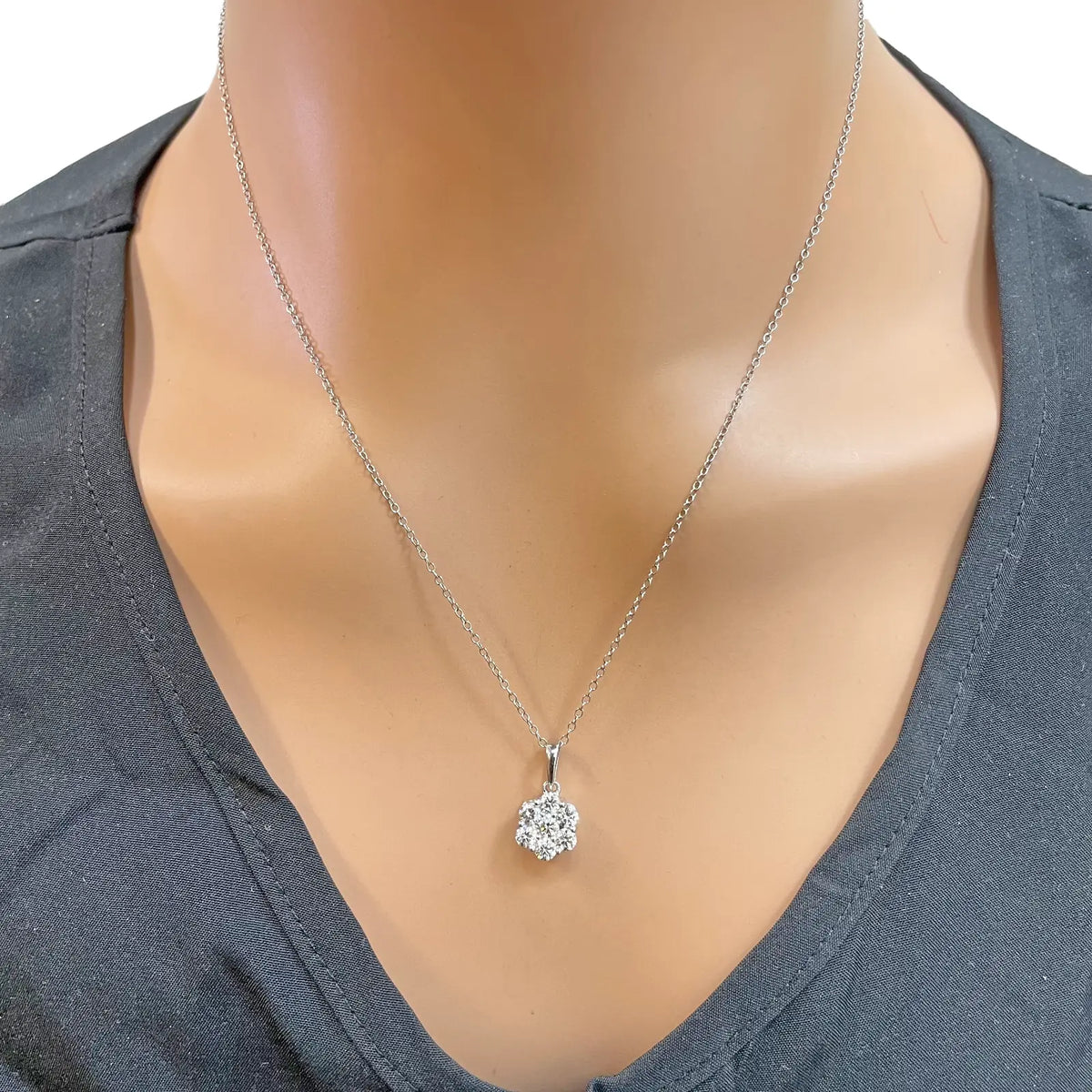 9ct White Gold & Natural Diamond Daisy Cluster Pendant Necklace 0.77cts 