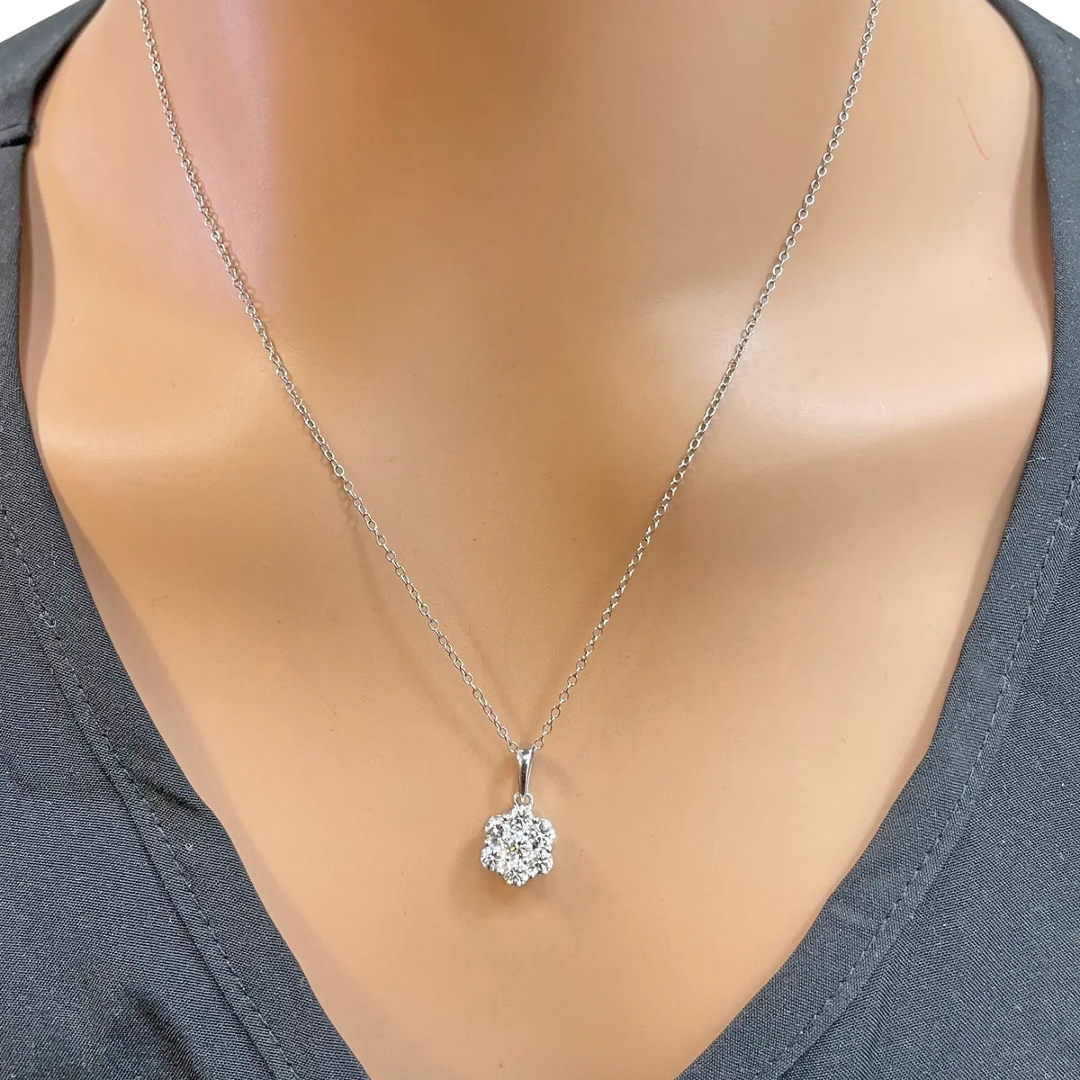 9ct White Gold & Natural Diamond Daisy Cluster Pendant Necklace 0.77cts 