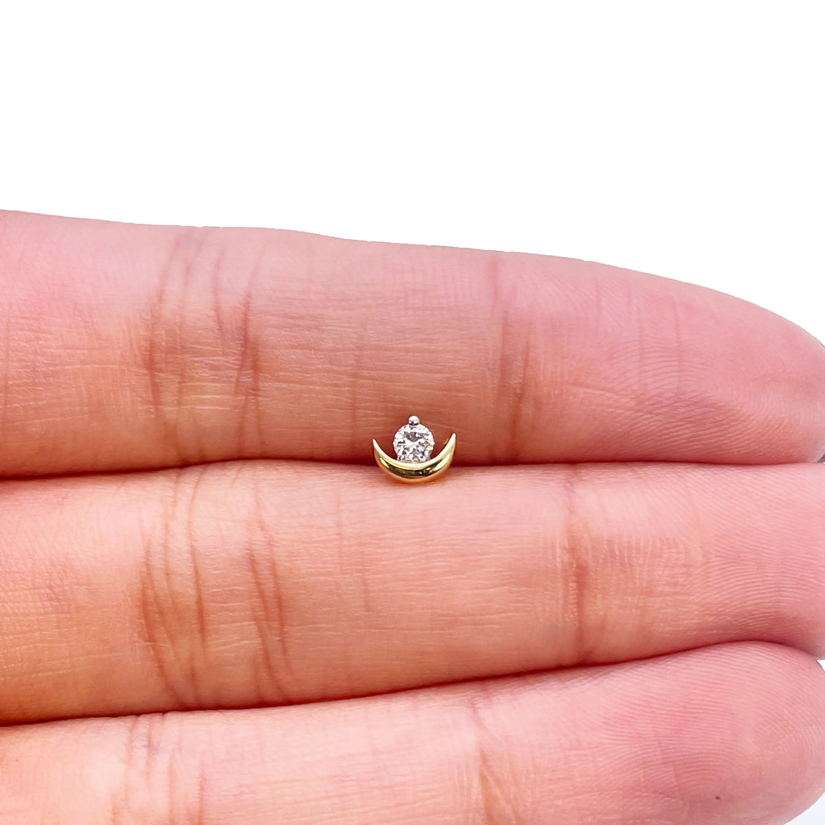 Crescent Moon Round Diamond Threaded Nose Stud 18ct Yellow Gold 0.07cts 