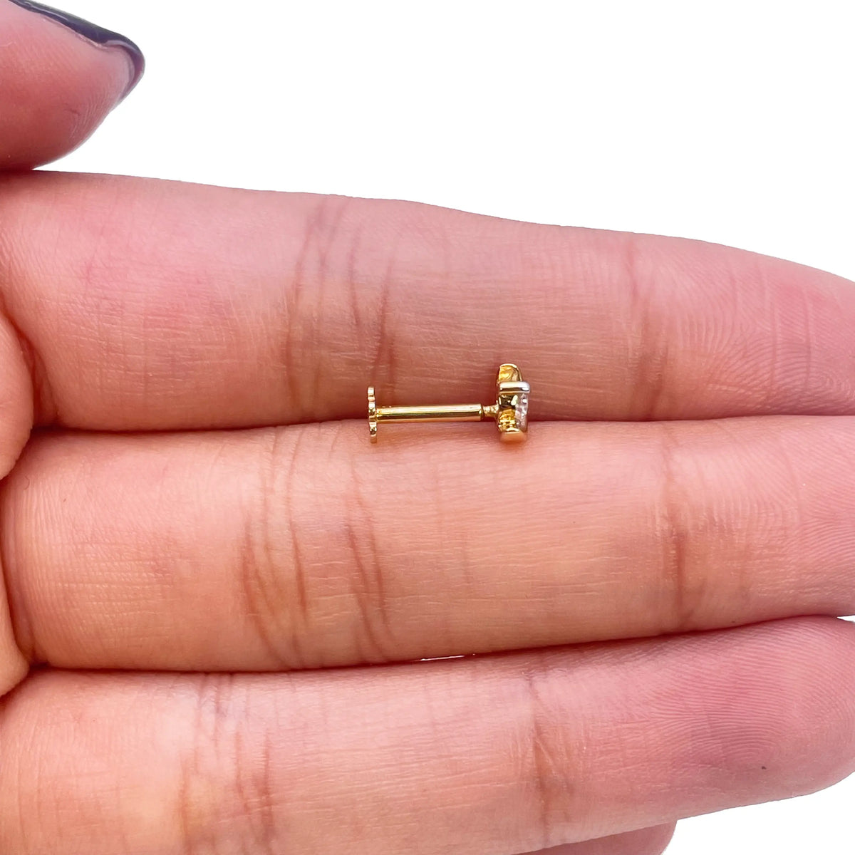 Crescent Moon Round Diamond Threaded Nose Stud 18ct Yellow Gold 0.07cts 