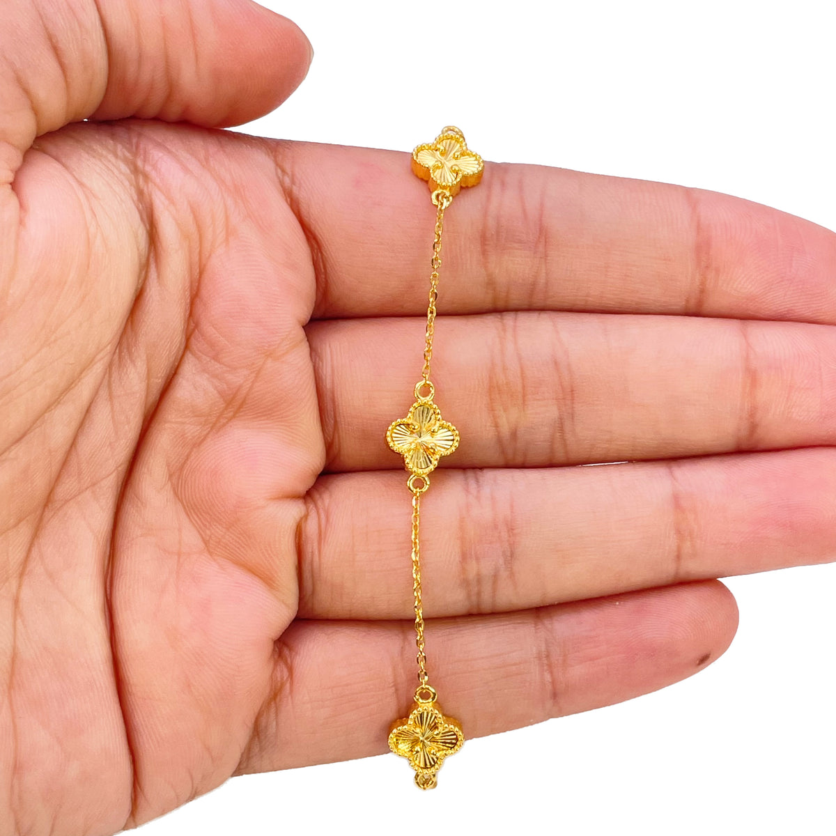 22 Karat Gelbgold Armband mit 5 Blumen-Kleeblättern und Diamantschliff, 19 cm