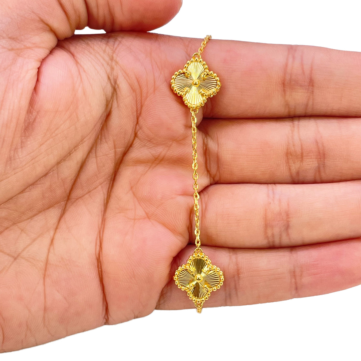 22 Karat Gelbgold Armband mit 5 Blumen-Kleeblättern und Diamantschliff, 19 cm