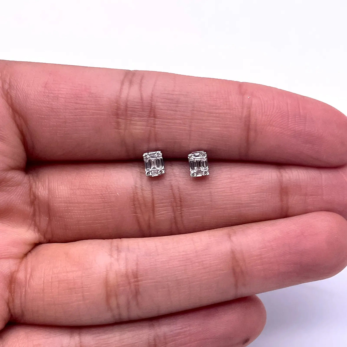 14ct White Gold Round & Baguette in Emerald Shaped Diamond Studs Earrings 0.17ct 