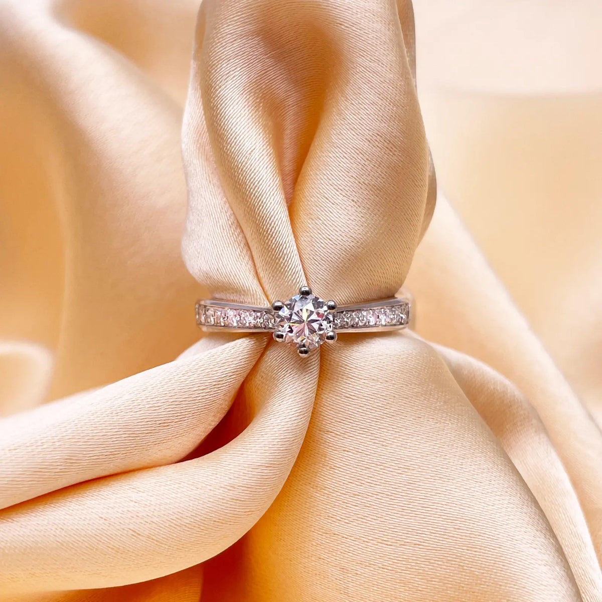 18ct White Gold 6-Claw Solitaire Natural Diamond  Engagement Ring 0.70ct 
