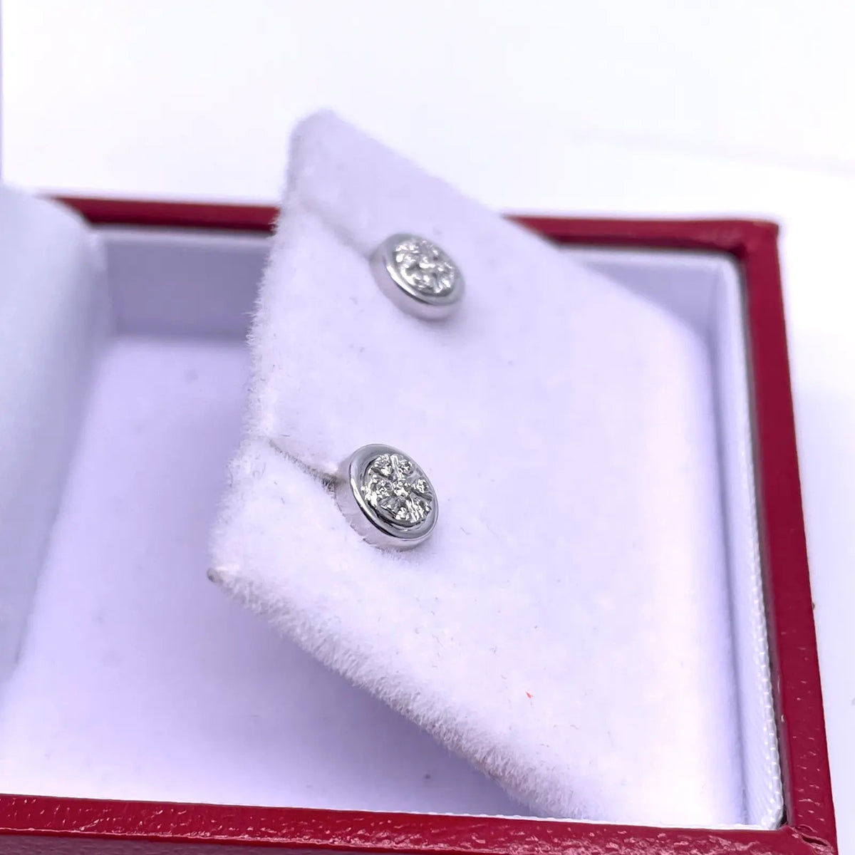 18ct White Gold Diamond Illusion set Cluster Round Stud Earrings 0.06ct 