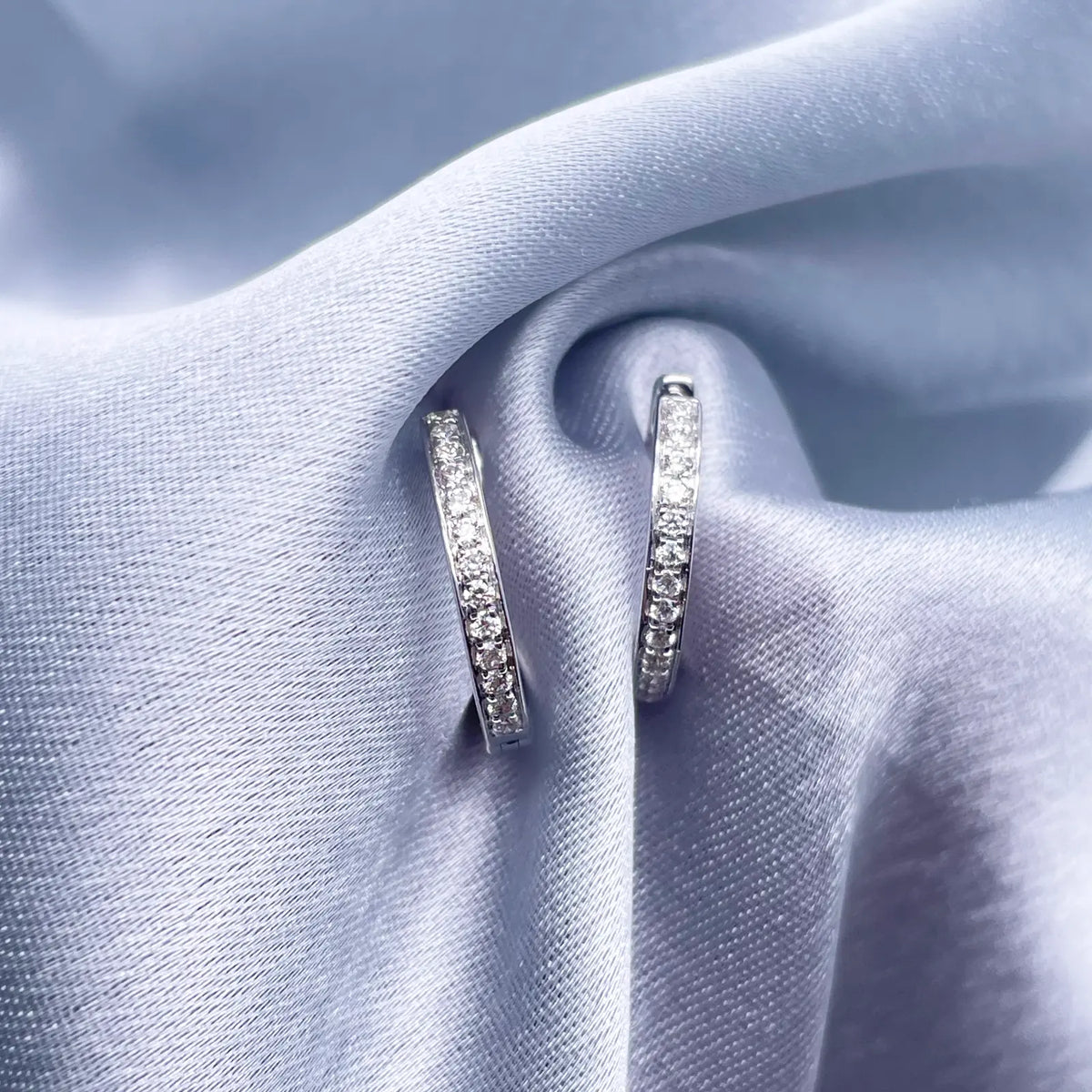 18ct White Gold Natural Diamond Pair of Hoop Huggies Earrings 0.22ct 