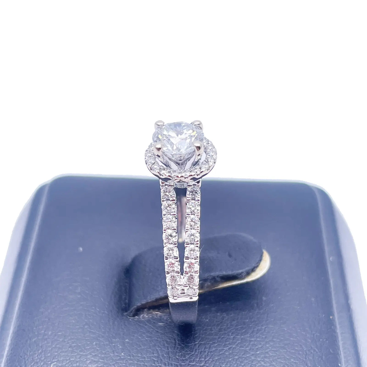 18ct White Gold Natural Round Diamond Halo Split Band Engagement Ring 1ct GIA  Diamond Ring