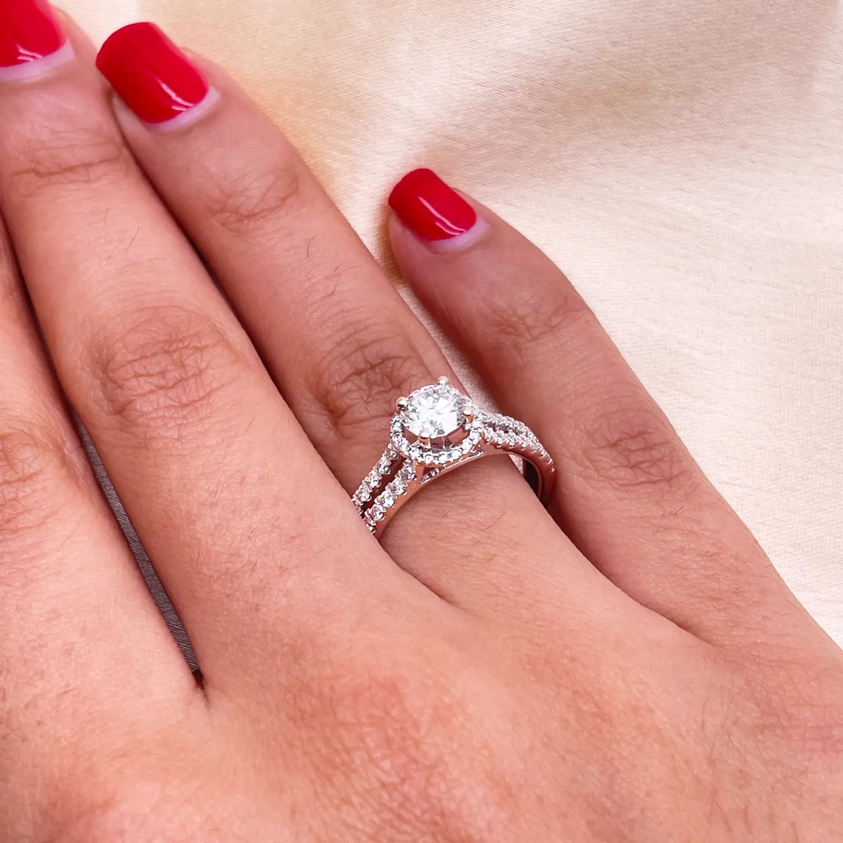 18ct White Gold Natural Round Diamond Halo Split Band Engagement Ring 1ct GIA  Diamond Ring
