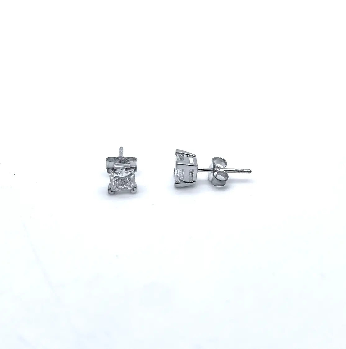 18ct White Gold Princess Cut Diamond 4-Claw Solitaire Studs 1.00ct GIA Certified 