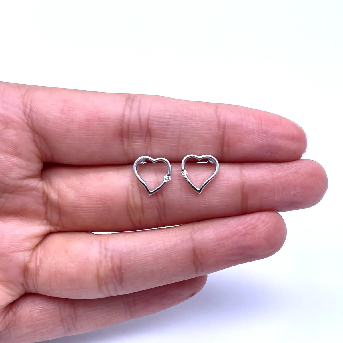 18ct White Gold Round Diamond Heart Stud Earrings 0.04ct 