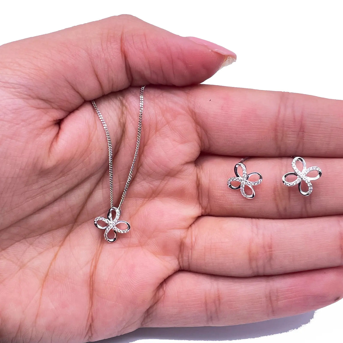 18ct White Gold Swirl Infinity Diamond Earrings & Matching Pendant 0.17ct 