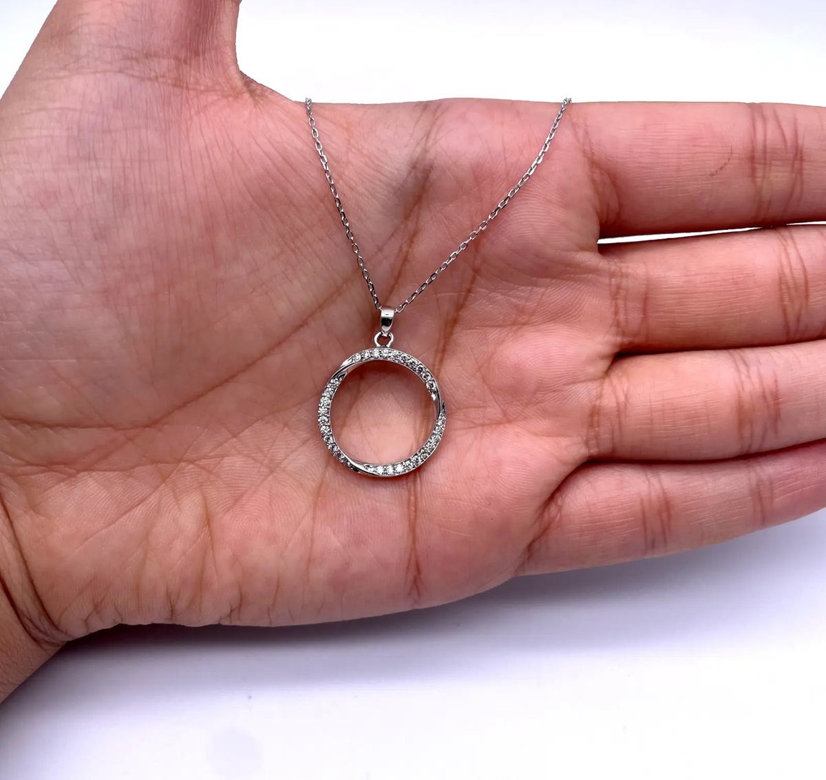 18ct White Gold Twisted Circle Diamond Pendant &Chain 16 