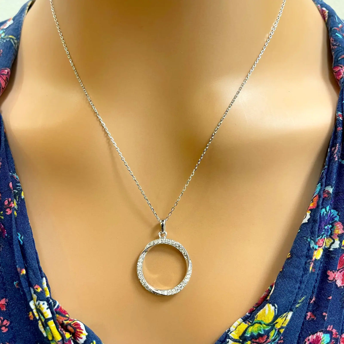 18ct White Gold Twisted Circle Diamond Pendant &Chain 16 