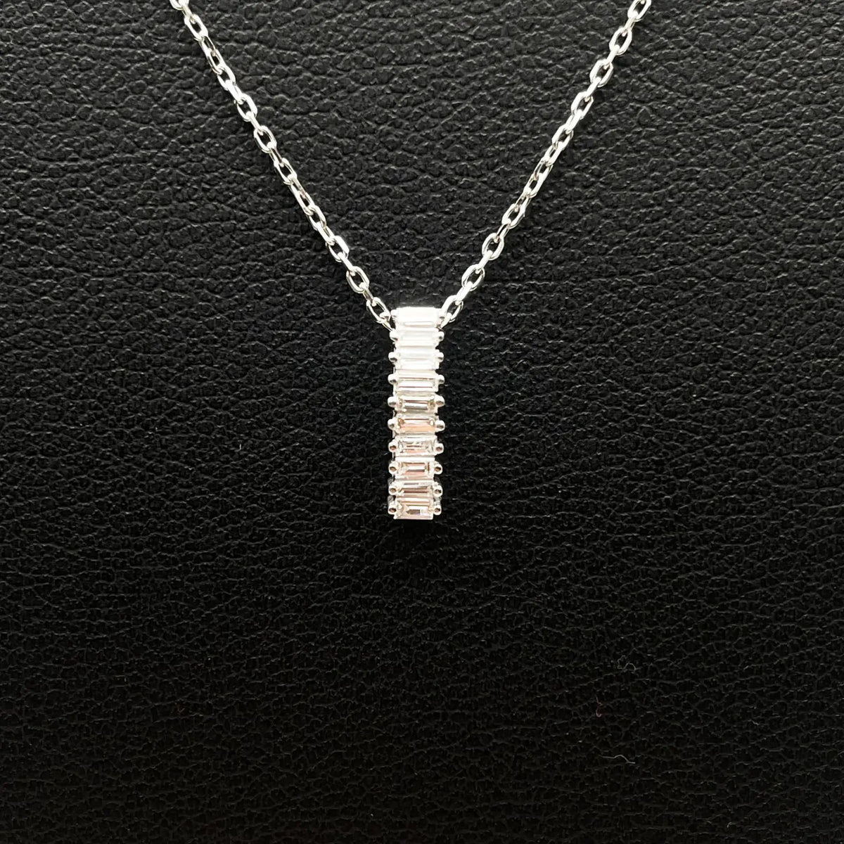 18ct White Gold & Natural Baguette Diamonds Rectangular Pendant Necklace 0.15ct 