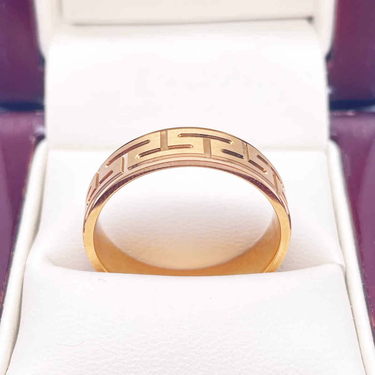 18ct Yellow Gold Mens Wedding 6mm Polished Band With Matt Greek Key Pattern 