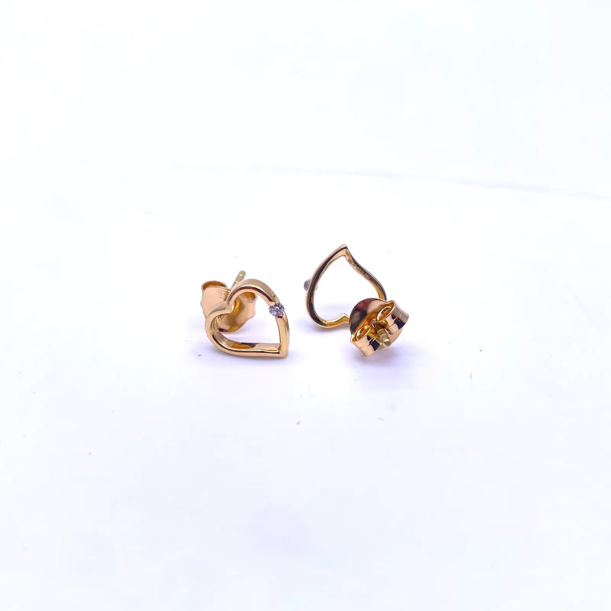 18ct Yellow Gold Round Diamond Heart Stud Earrings 0.04ct 