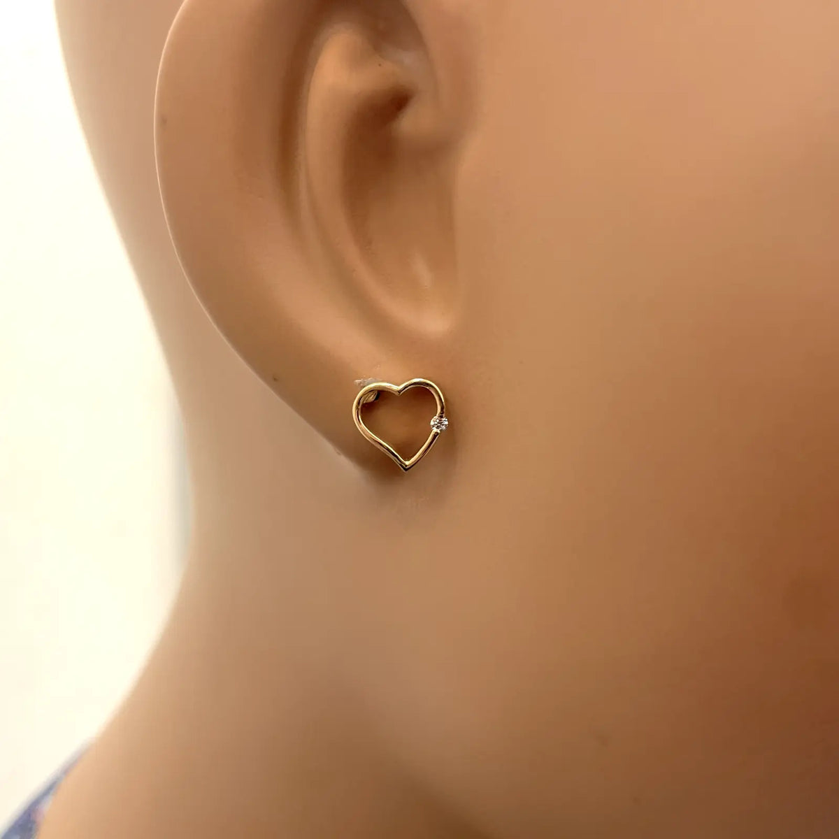 18ct Yellow Gold Round Diamond Heart Stud Earrings 0.04ct 