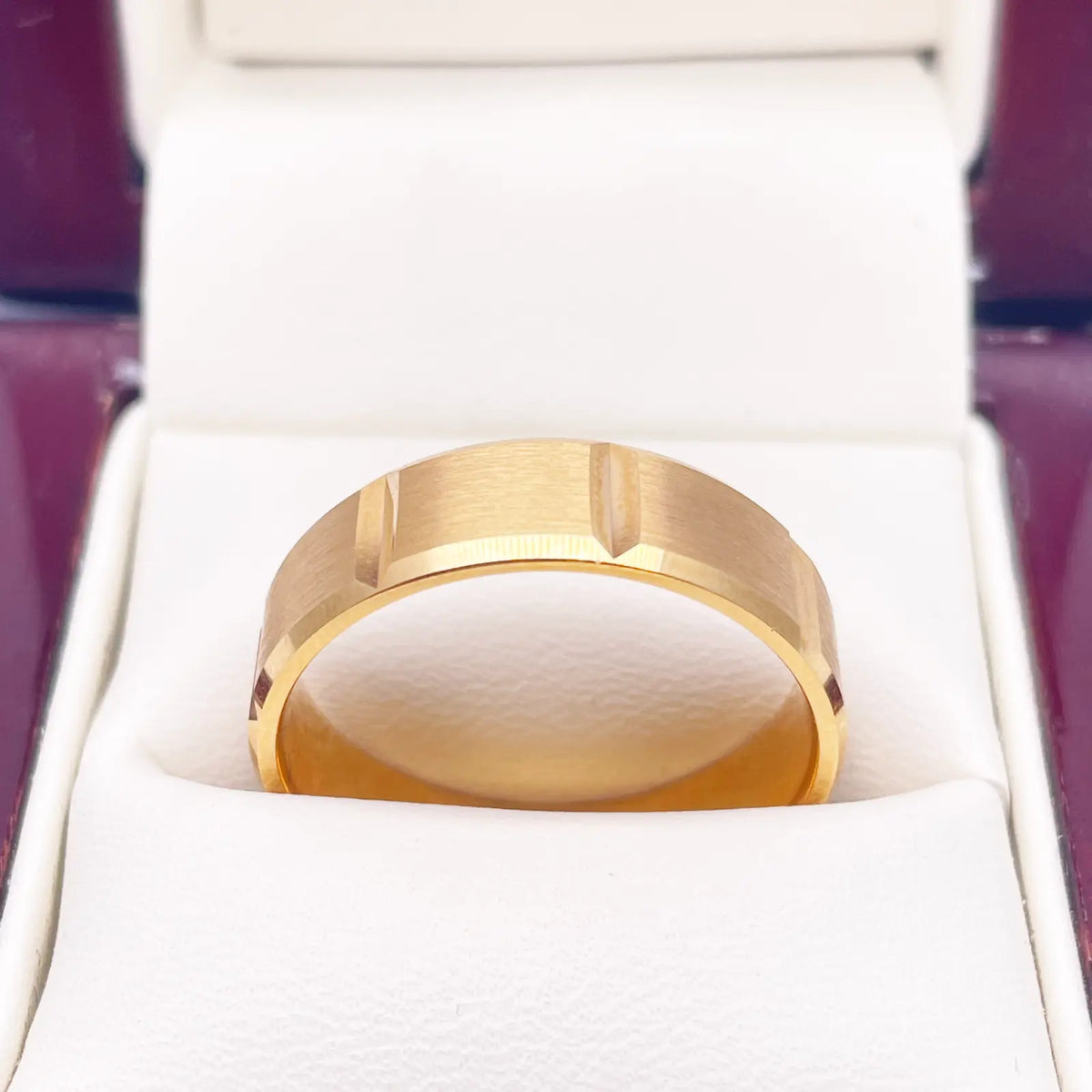 18ct Yellow Mens Wedding 6mm Band Fancy Square Matt Finish Bevelled Groove Edges 