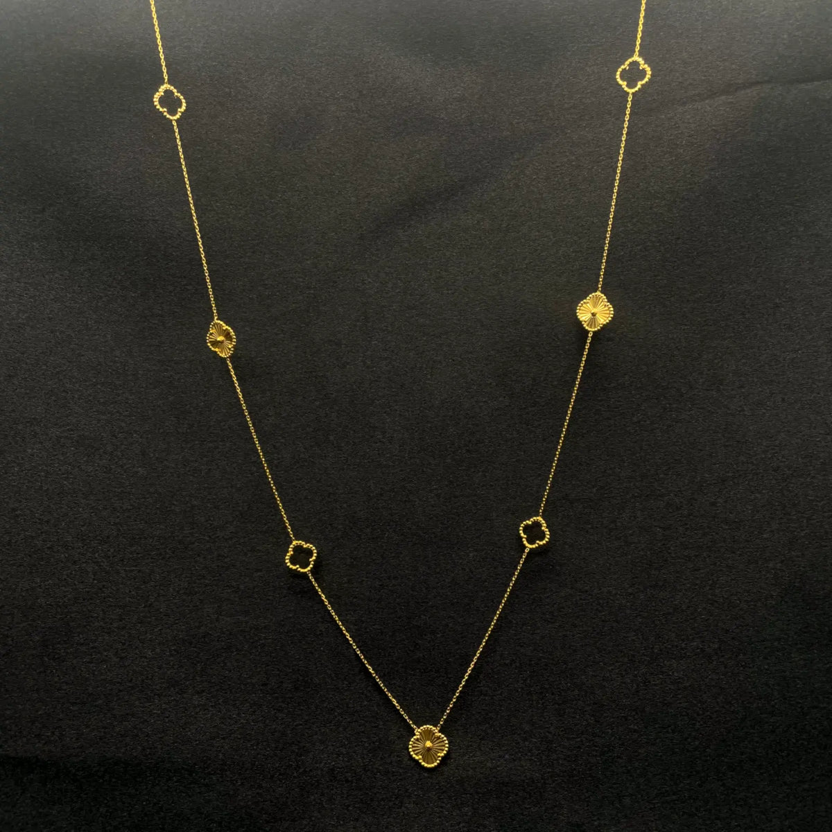 22ct Yellow Gold Clover Pendant Necklace Chain  28 Inches 