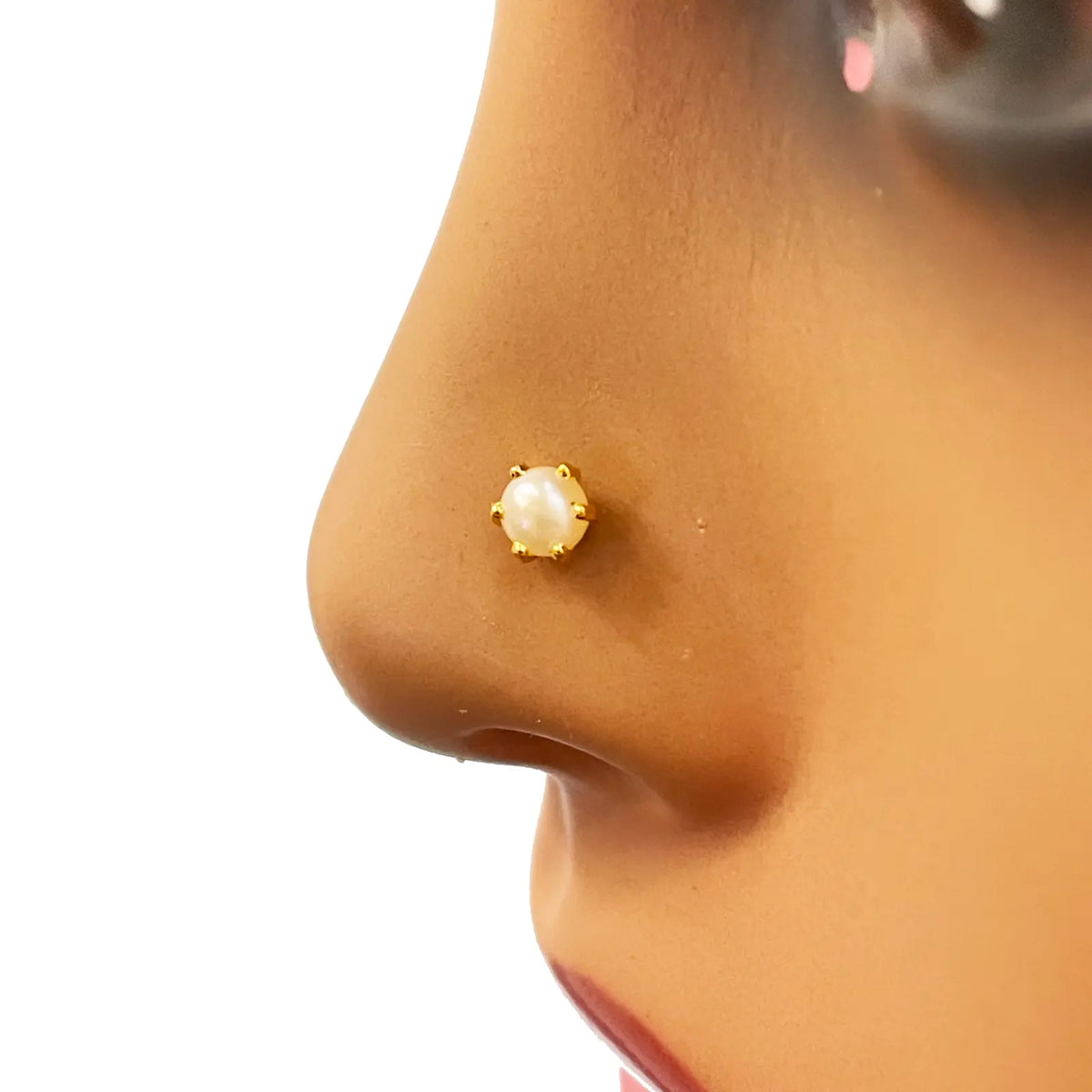 22ct Yellow Gold Freshwater Pearl Claw Single Nose Stud 4.6mm 