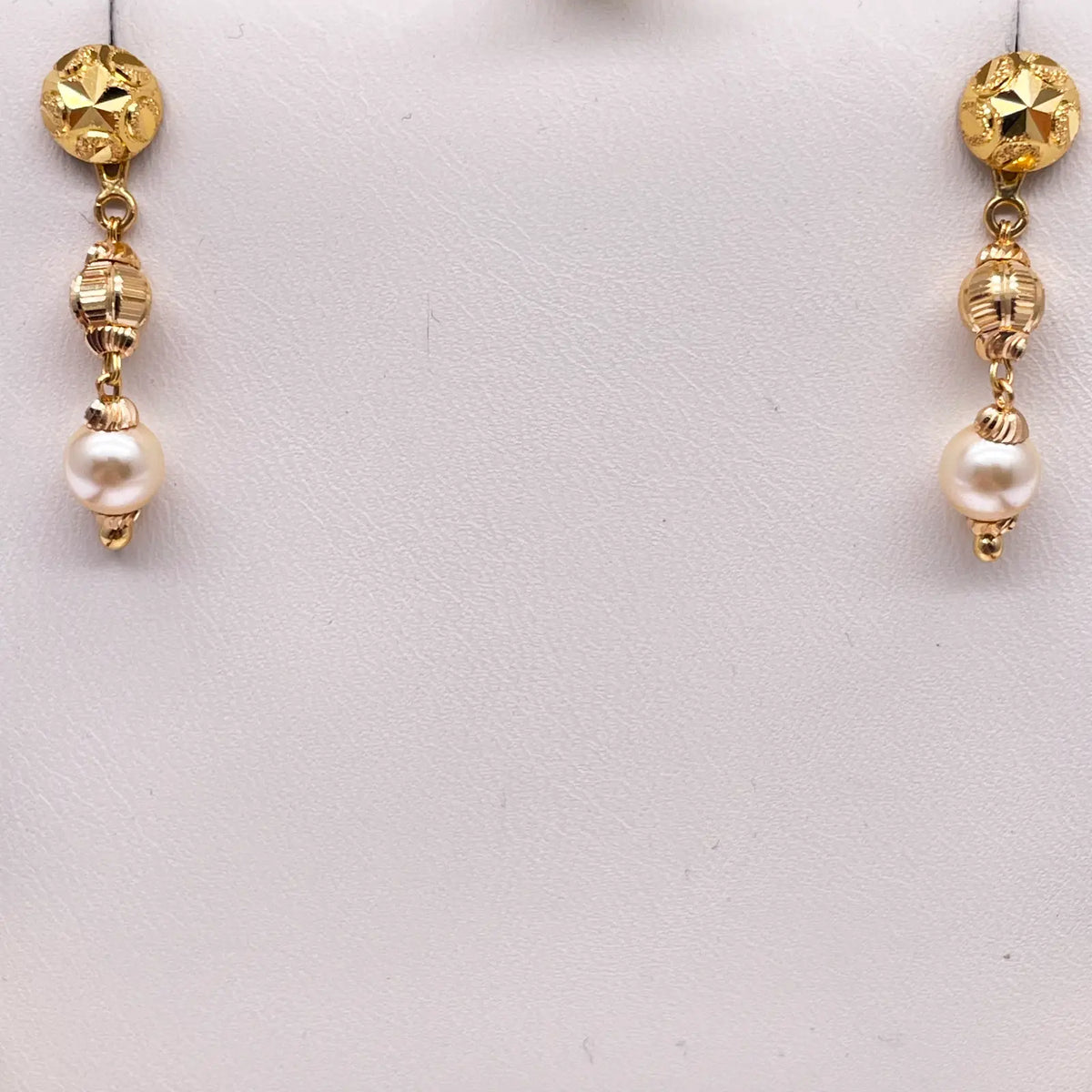 22ct Yellow Gold Pearls & Beaded Diamond Cut Ball Necklace/Earrings Set 