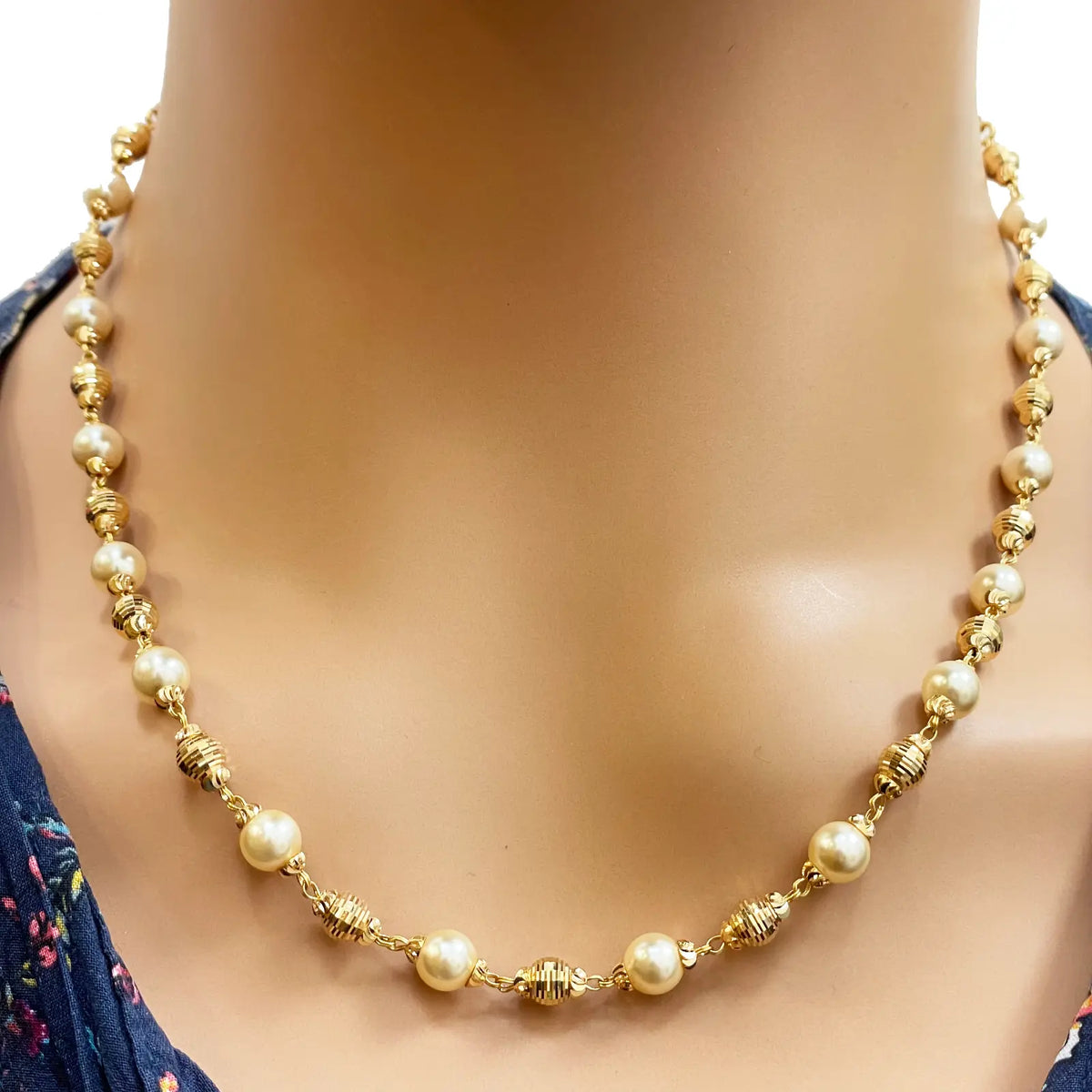 22ct Yellow Gold Pearls & Beaded Diamond Cut Ball Necklace/Earrings Set 