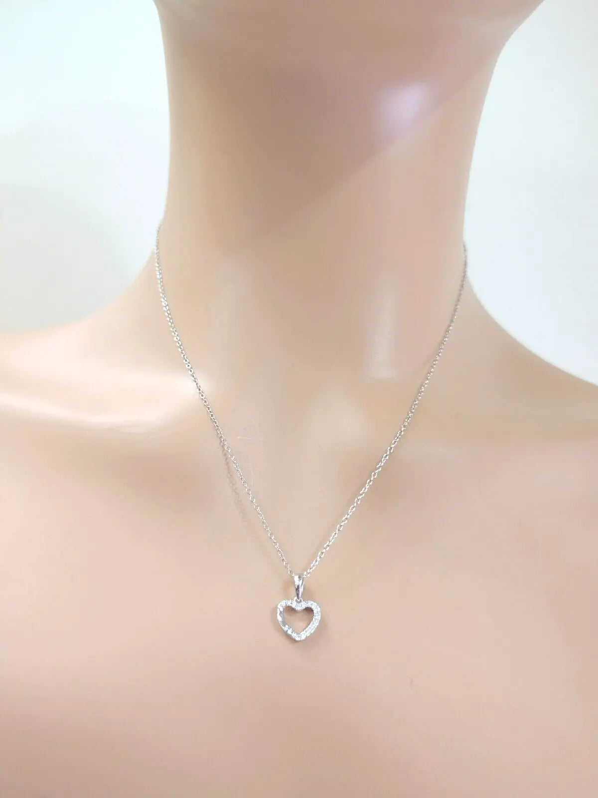 9ct White Gold & Natural Diamonds Heart Pendant with 9ct Chain 0.11ct 