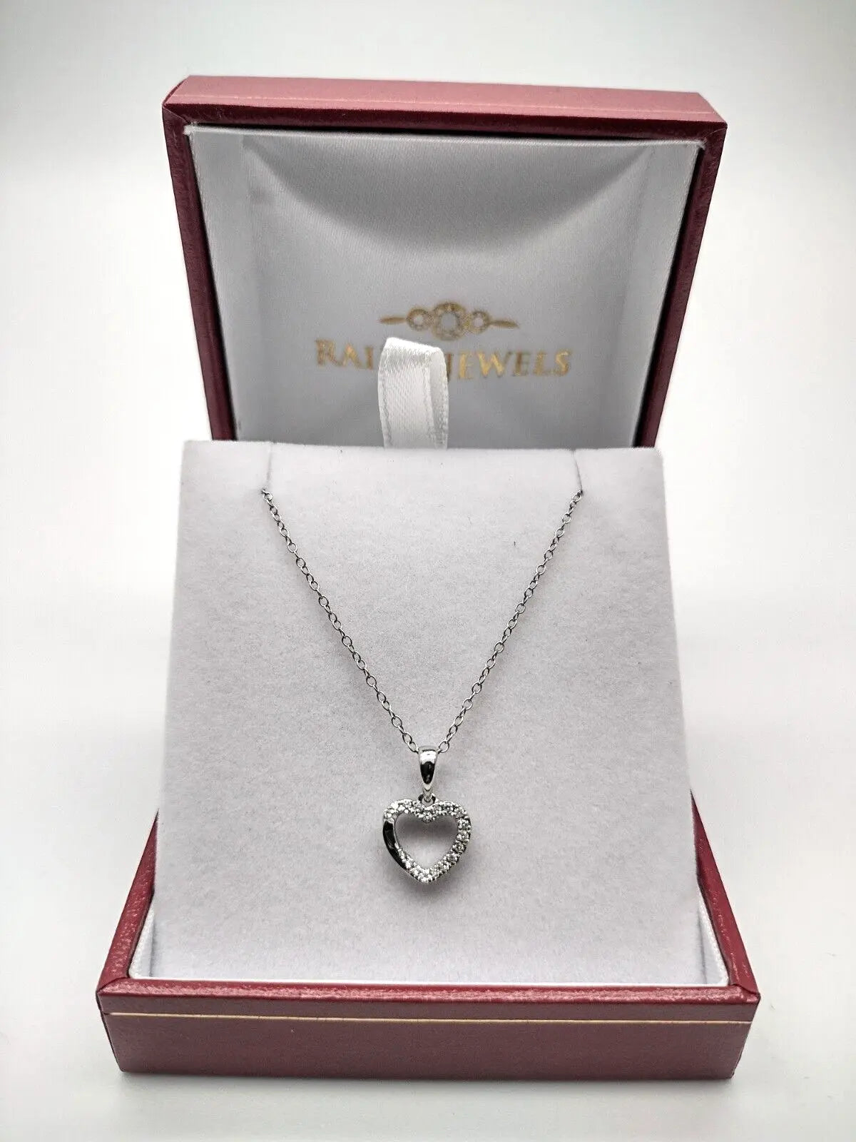9ct White Gold & Natural Diamonds Heart Pendant with 9ct Chain 0.11ct 