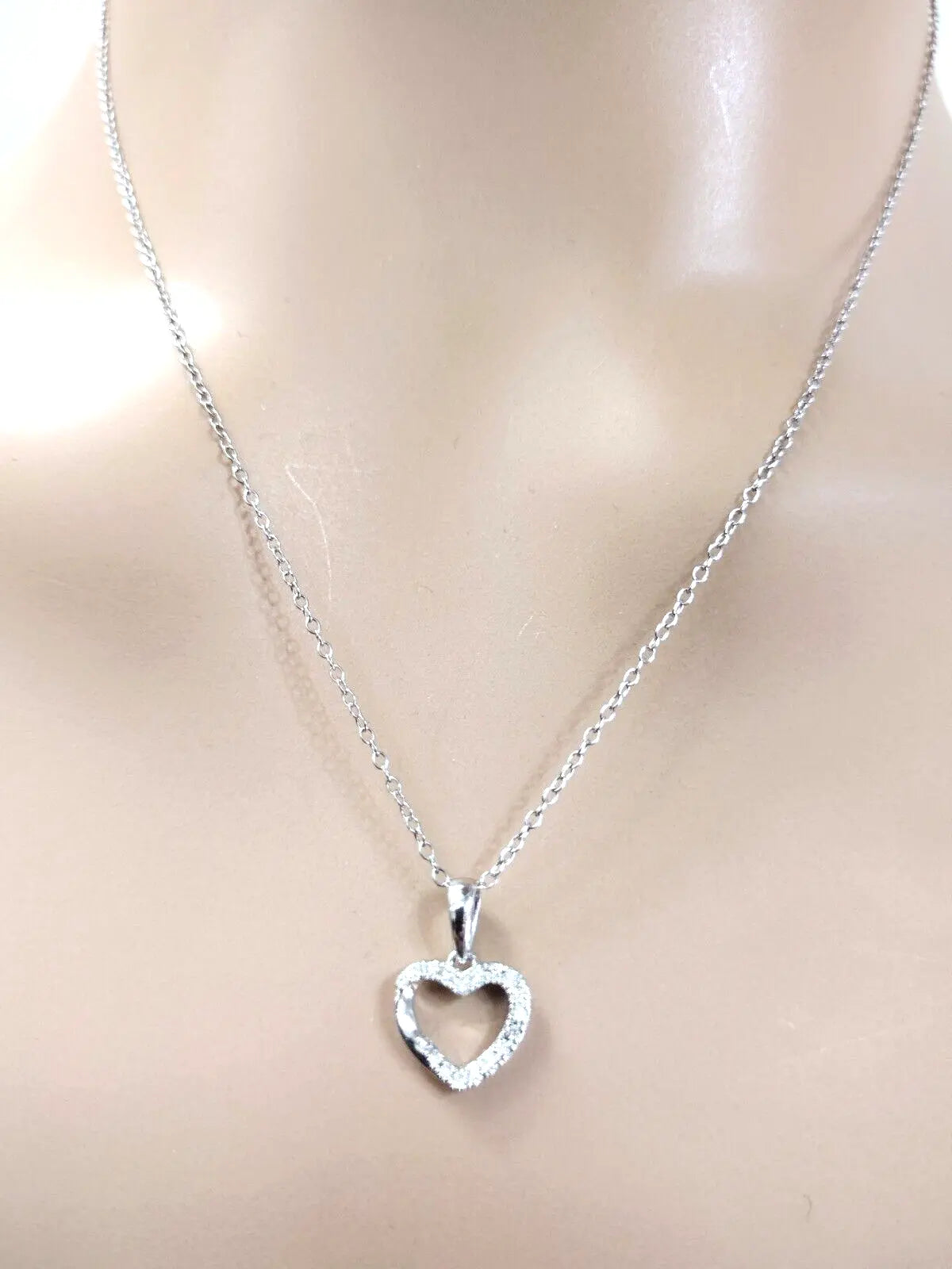 9ct White Gold & Natural Diamonds Heart Pendant with 9ct Chain 0.11ct 