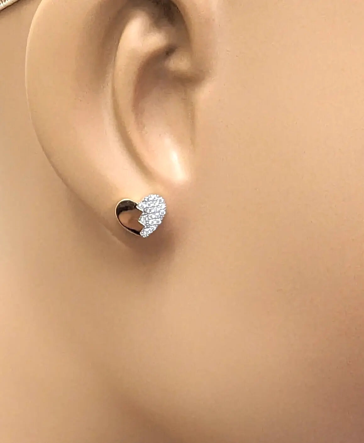 9ct Yellow Gold Natural Diamonds Heart Shaped Earrings Ear Studs 0.16ct 