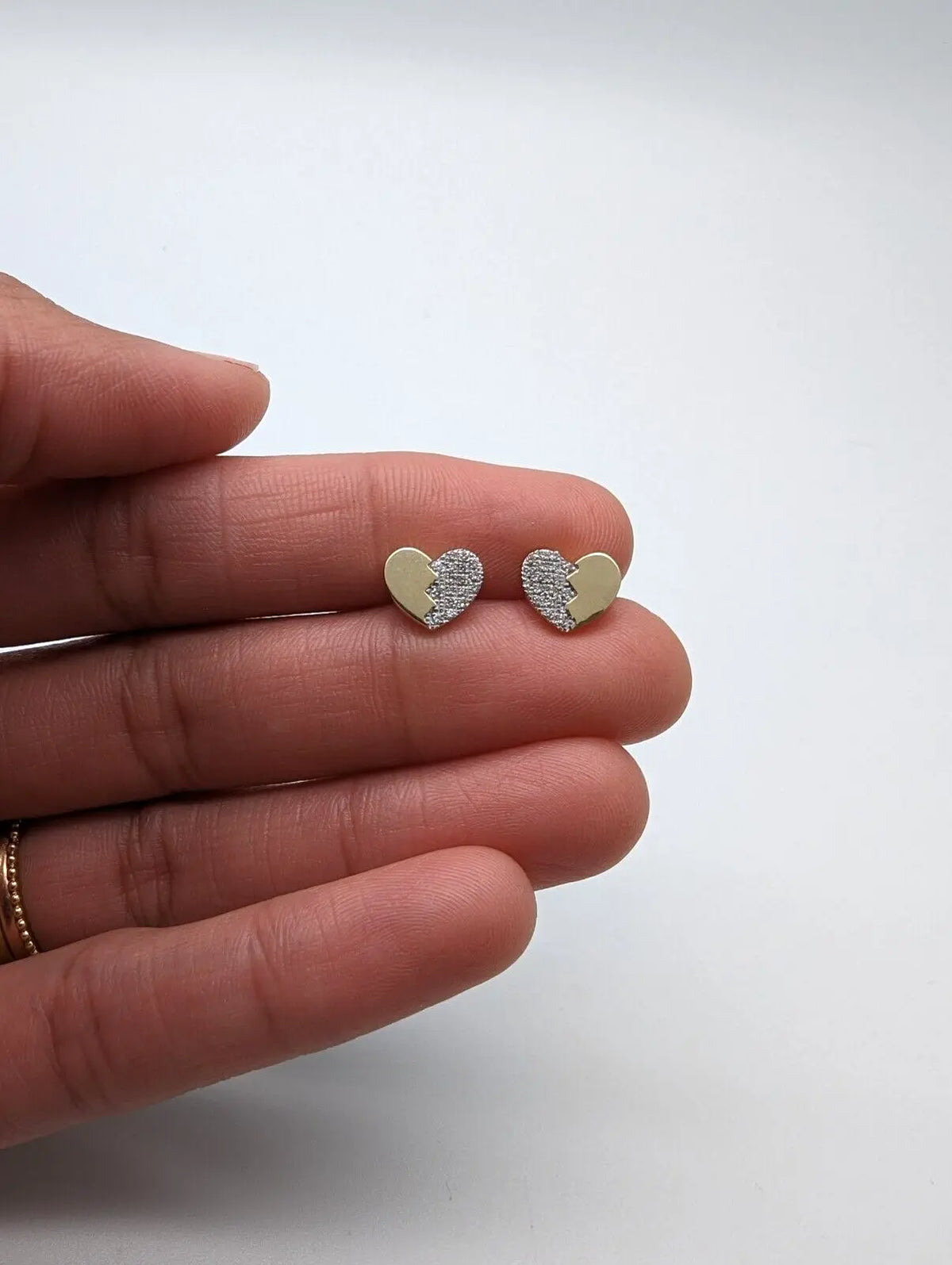 9ct Yellow Gold Natural Diamonds Heart Shaped Earrings Ear Studs 0.16ct 
