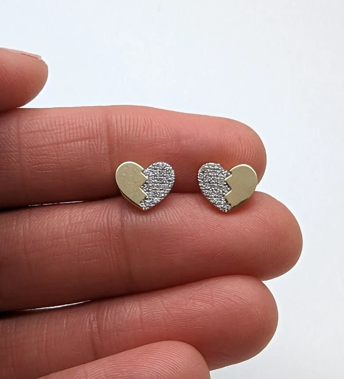 9ct Yellow Gold Natural Diamonds Heart Shaped Earrings Ear Studs 0.16ct 